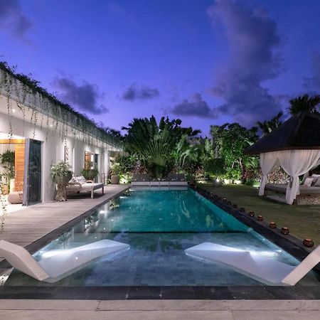 4 Bd Villa With Large Garden, Pool In Seminyak Exteriér fotografie