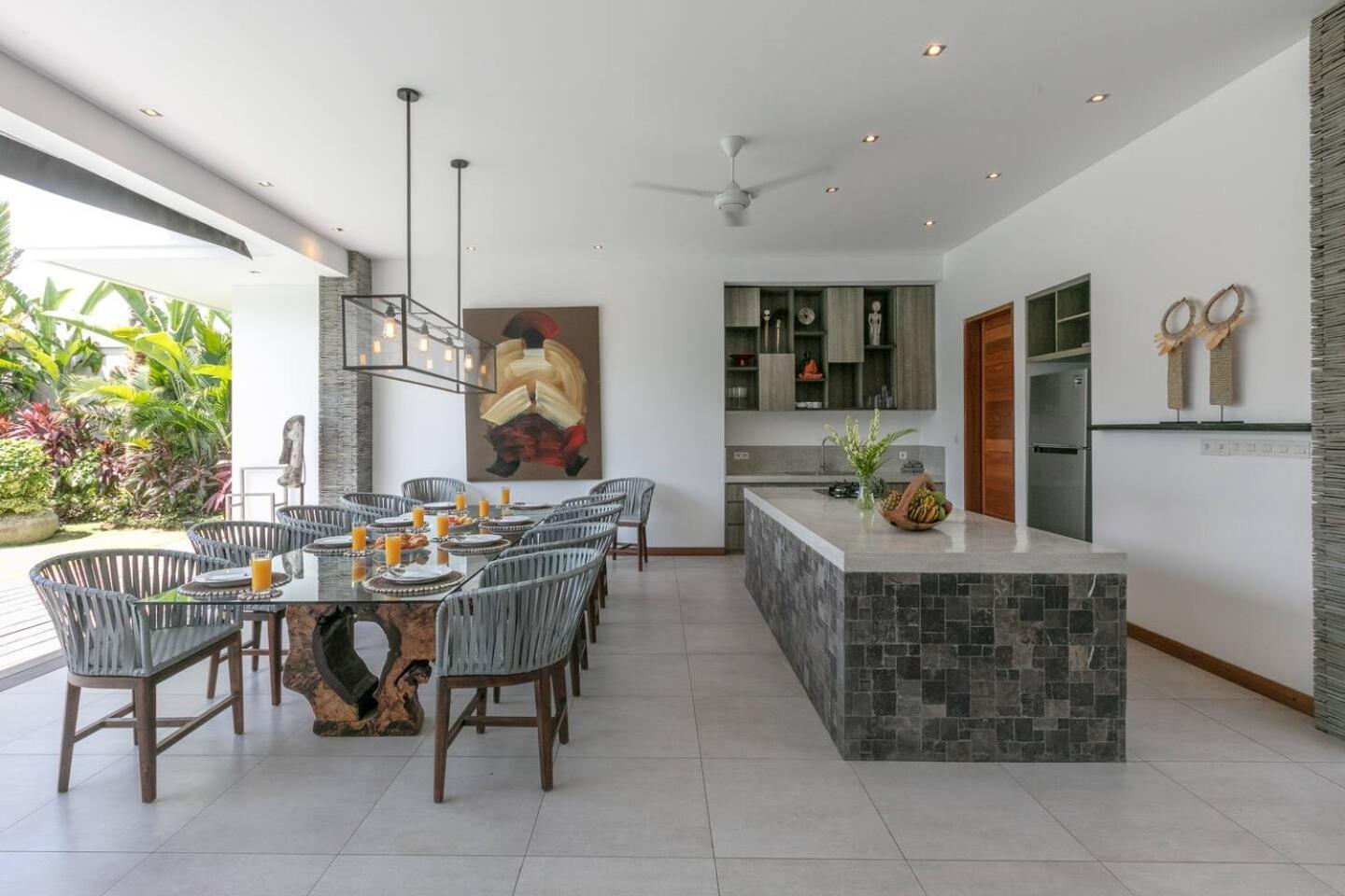 4 Bd Villa With Large Garden, Pool In Seminyak Exteriér fotografie