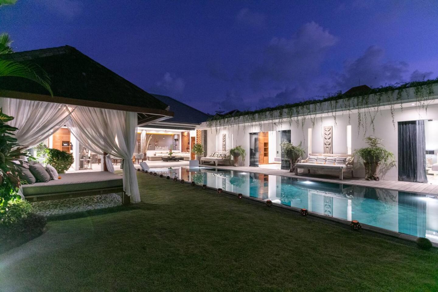 4 Bd Villa With Large Garden, Pool In Seminyak Exteriér fotografie